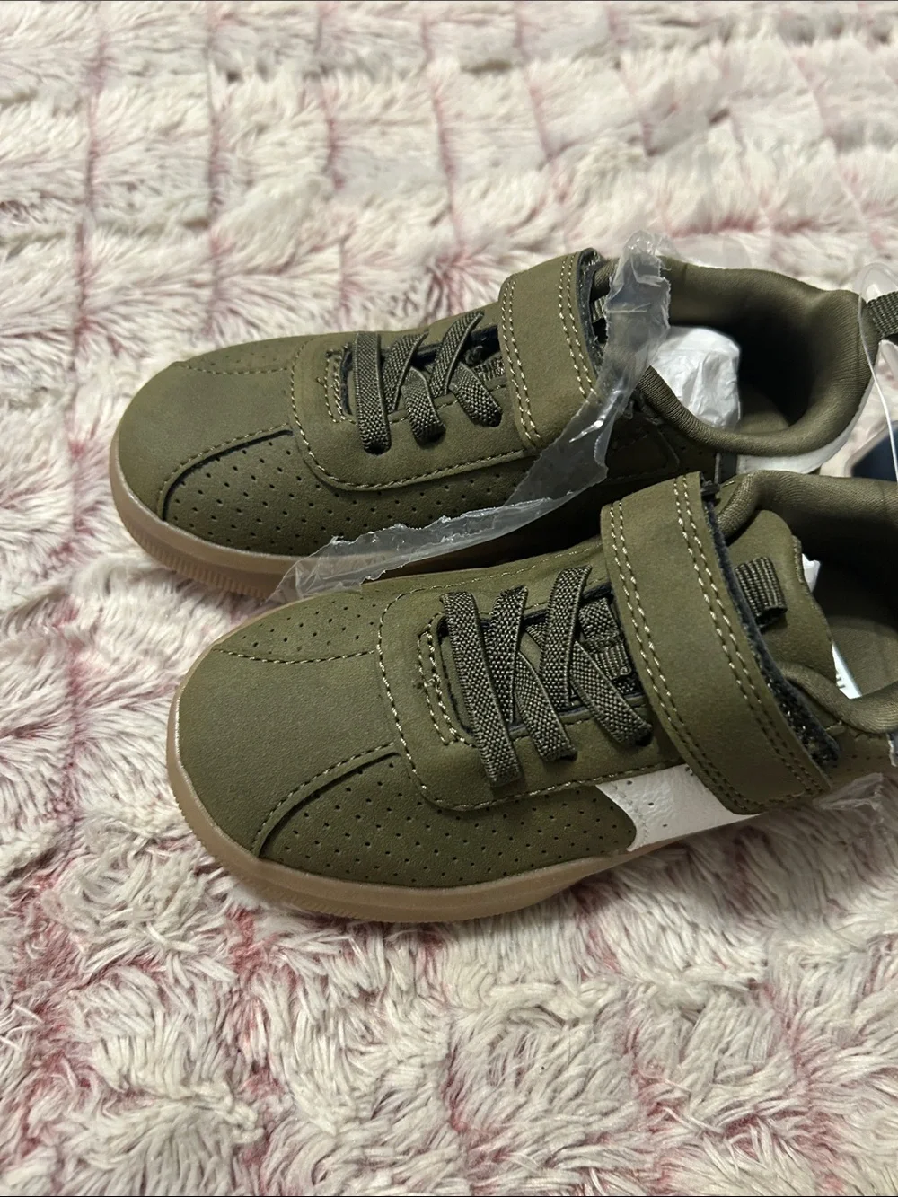 OSHKOSH B'GOSH Kids' Lyra-b Olive Green & White Athletic Sneakers size 9